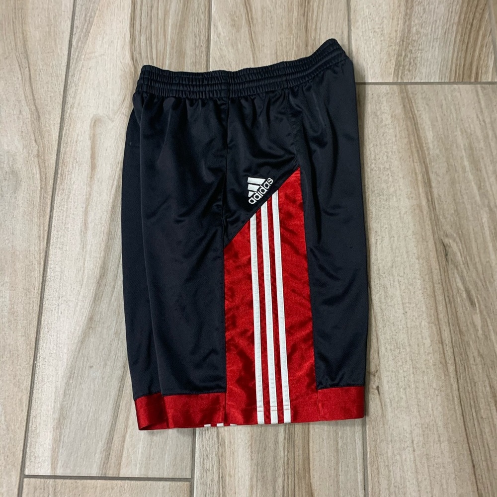 Adidas sports shorts with draw string and pockets